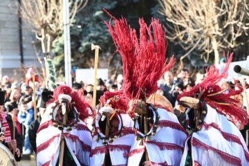 Mii de oameni s-au bucurat marți de Festivalul Obiceiurilor de Iarnă de la Suceava