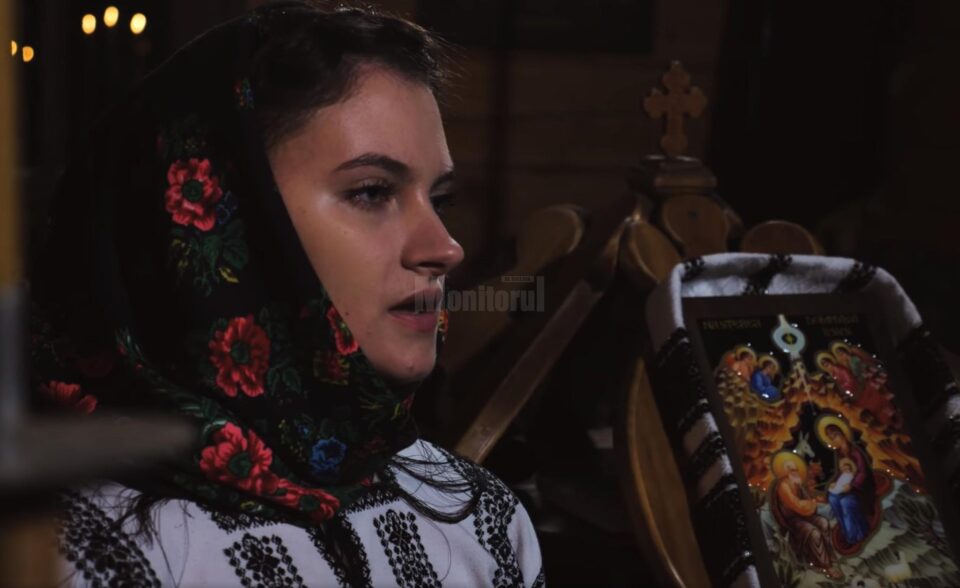 Locul II - Adina-Maria Cliuciovan cu colindul Dați drumul la cer
