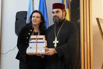 Arhiepiscopia Sucevei și guvernul român le-au oferit mii de cărți religioase în limba română conaționalilor din Ucraina