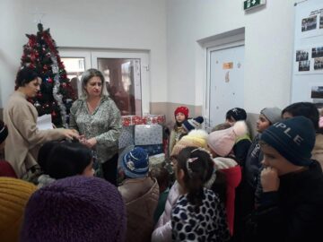 Daruri de Crăciun pentru elevi ai școlii gimnaziale din Udești