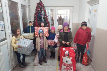 Cadouri pentru elevii școlii