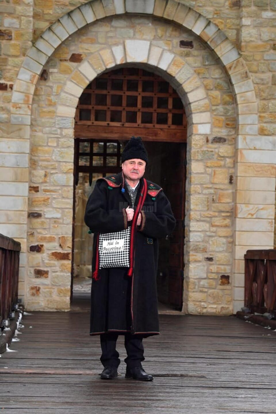 Niculai Barbă îi invită pe turiști să ia cu asalt Cetatea de Scaun a Sucevei