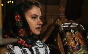 Locul II - Adina-Maria Cliuciovan cu colindul Dați drumul la cer
