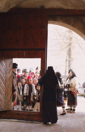 Pe 1 ianuarie, Mănăstirea Moldovița și-a deschis porțile pentru urători