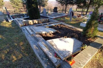 Morminte profanate în cimitirul din Bodnăreni