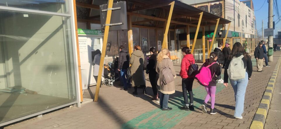 Cozi la ghișeele TPL, pentru abonamente sau bilete achiziționate în sistem de portofel electronic