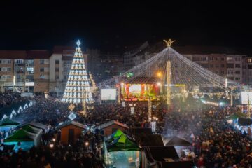 Revelionul în aer liber a adunat aproape 10.000 de oameni în centrul municipiului Suceava