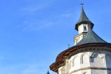 Tabăra studențească de iarnă de la Mănăstirea Putna a reunit peste 150 de studenți