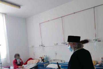 Pacienții creștini ortodocși internați în Spitalul de Urgență Suceava au primit Agheasma Mare de la preotul Constantin Diaconașu