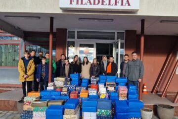 310 cutii de pantofi au fost umplute cu cadouri pentru copiii din Ucraina