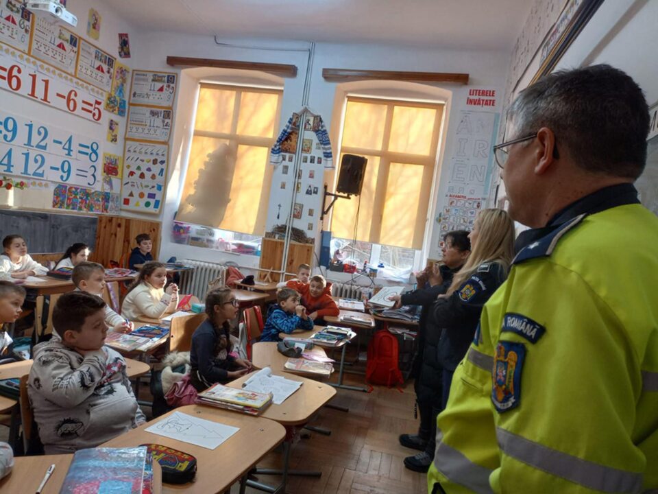 „Clopoțeii veseli” de la Școala „Petru Comarnescu” Humor, pe podium la Școala Siguranței Tedi