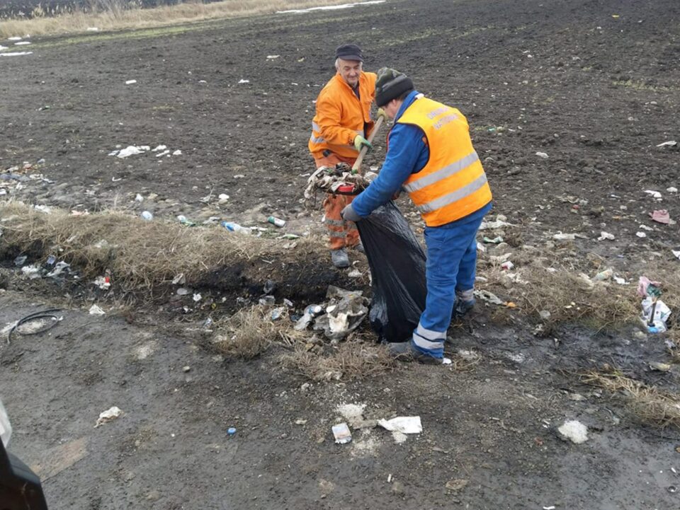 DRDP Iași a ecologizat zona drumului național 2 în care autocamioanele au stat la coadă spre Vama Siret DRDP Iași a ecologizat zona drumului național 2 în care autocamioanele au stat la coadă spre Vama Siret