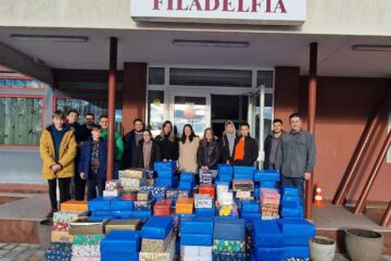 310 cutii de pantofi au fost umplute cu cadouri pentru copiii din Ucraina