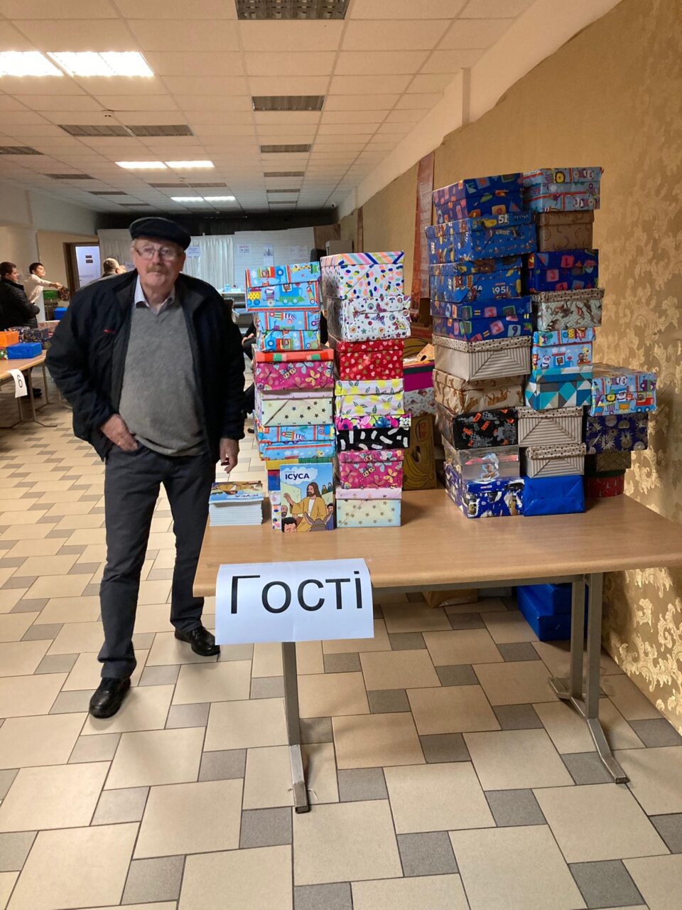 Cees van Oudenallen a pregatit 100 de cadouri