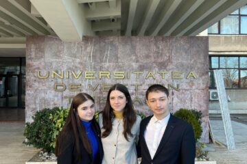 Delegația Sucevei - Rafaela Barac Bologa (mijloc), alături de Sebastian Apetri și Ana Maria Bolohan
