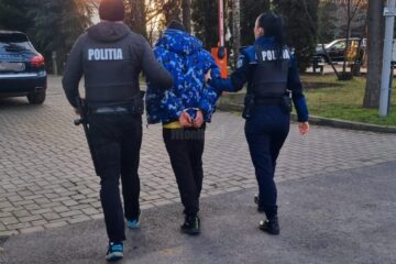 Bărbatul care antrena câinii cu ajutorul iepurilor