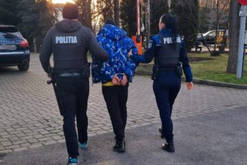 Bărbatul care antrena câinii cu ajutorul iepurilor