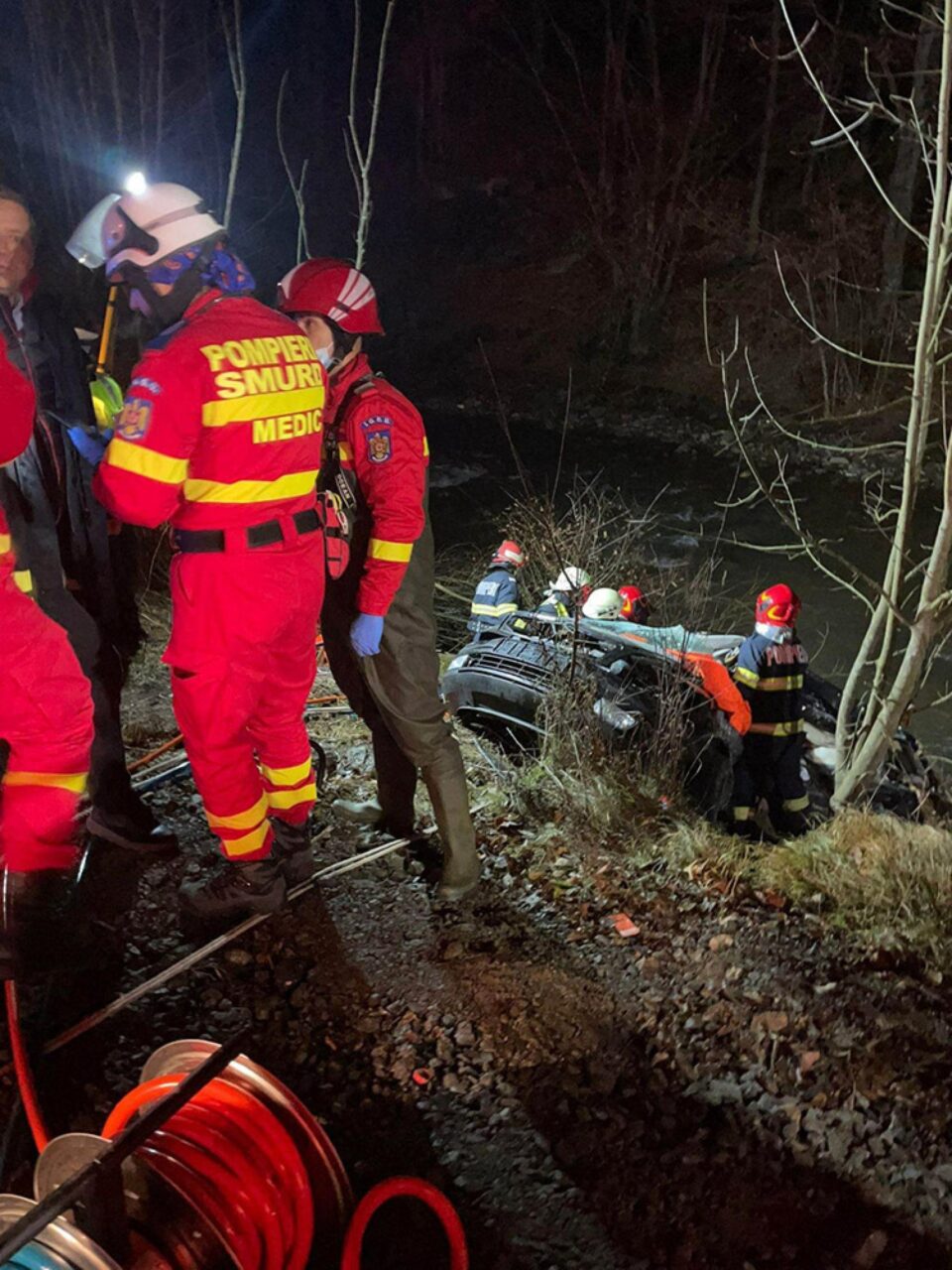Mașina în care erau sucevenii. Foto bistriteanul.ro