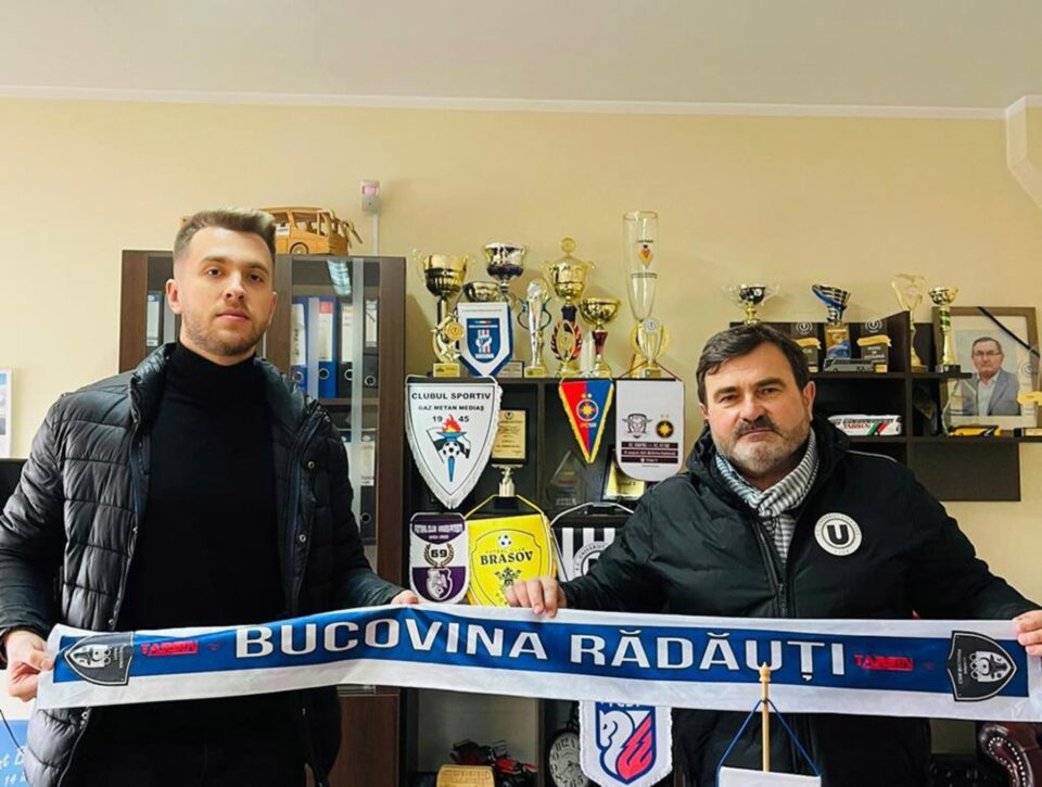 Corneliu Lucescu, în dreapta imaginii, alături de directorul CSM Bucovina Rădăuți, Cosmin Nichiforiuc Corneliu Lucescu, în dreapta imaginii, alături de directorul CSM Bucovina Rădăuți, Cosmin Nichiforiuc