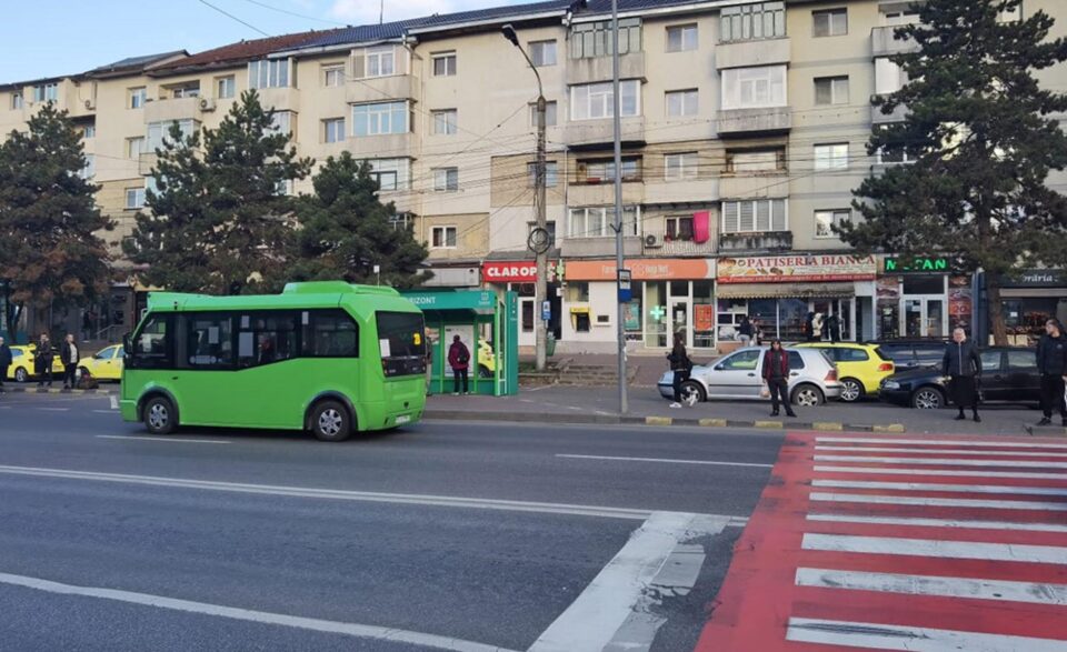 Călătorii au fost uitați în autobuzul de pe linia 22, în stația Orizont