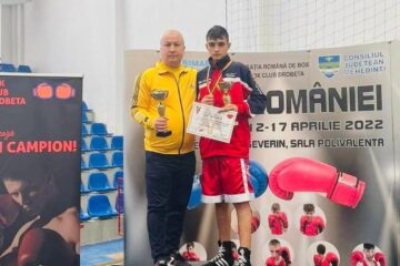 Iulian Buletică alături de antrenorul Vasile Nistor