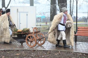 Paradele obiceiurilor de iarnă pe stil vechi din Drăgușeni și Râșca au încheiat programul „Crăciun în Bucovina”