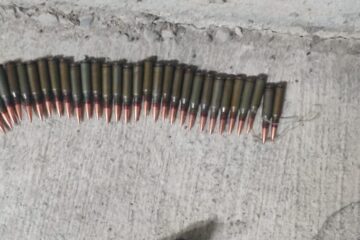 Cartușe, căști și uniforme militare, găsite la un ucrainean care voia să intre în țară