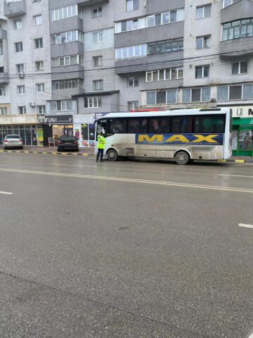 90 de microbuze și autobuze verificate concomitent cu șoferii acestora