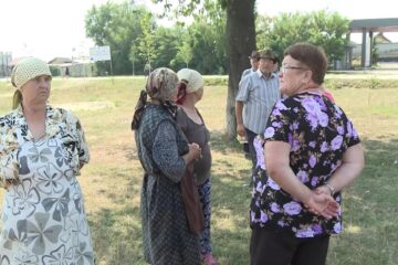 Câțiva dintre păgubiții de la Dărmănești