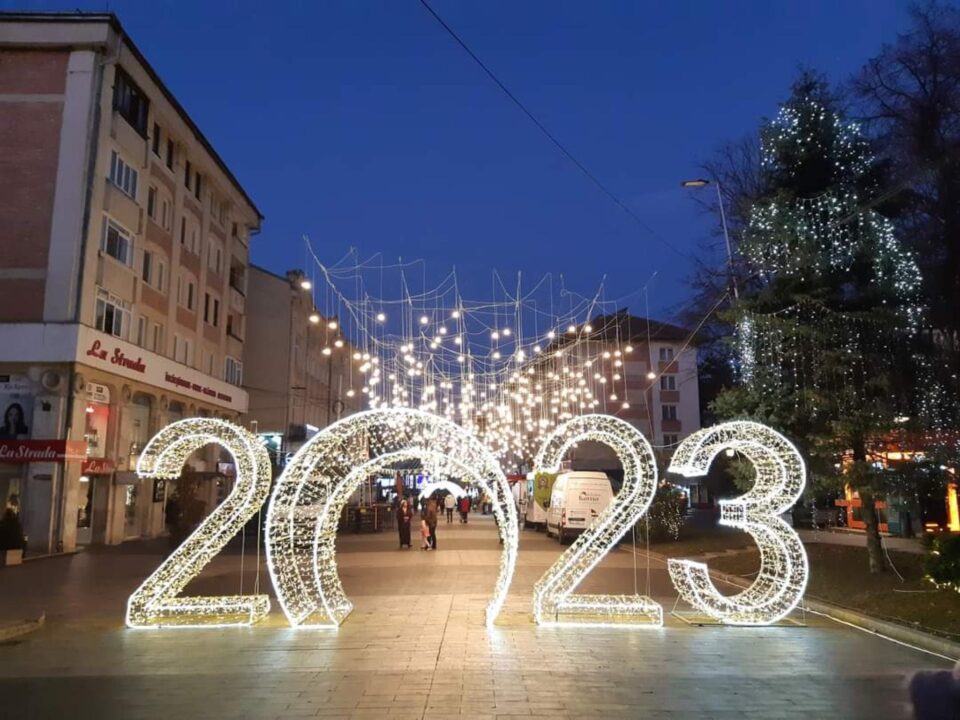 Iluminatul ornamental din Suceava, pentru sărbătorile de iarnă, oprit de astăzi