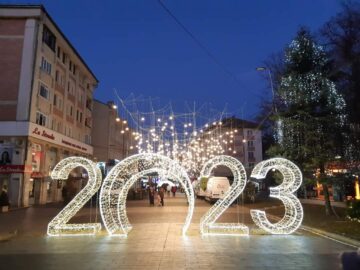 Iluminatul ornamental din Suceava, pentru sărbătorile de iarnă, oprit de astăzi