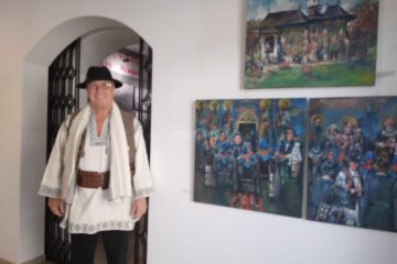 Lucrări ale pictorului ardelean Cornel Vana, expuse în Foaierul Muzeului de Istorie