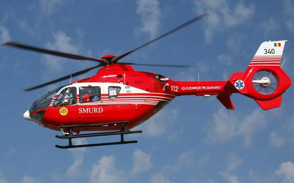 Băiatul a fost transferat cu un elicopter SMURD la Spitalul Clinic de Copii „Sf. Maria” din Iași. Foto monitoruldevrancea.ro Băiatul a fost transferat cu un elicopter SMURD la Spitalul Clinic de Copii „Sf. Maria” din Iași. Foto monitoruldevrancea.ro