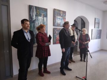 Lucrări ale pictorului ardelean Cornel Vana, care de 40 de ani trăiește din pictură, expuse în Foaierul Muzeului de Istorie