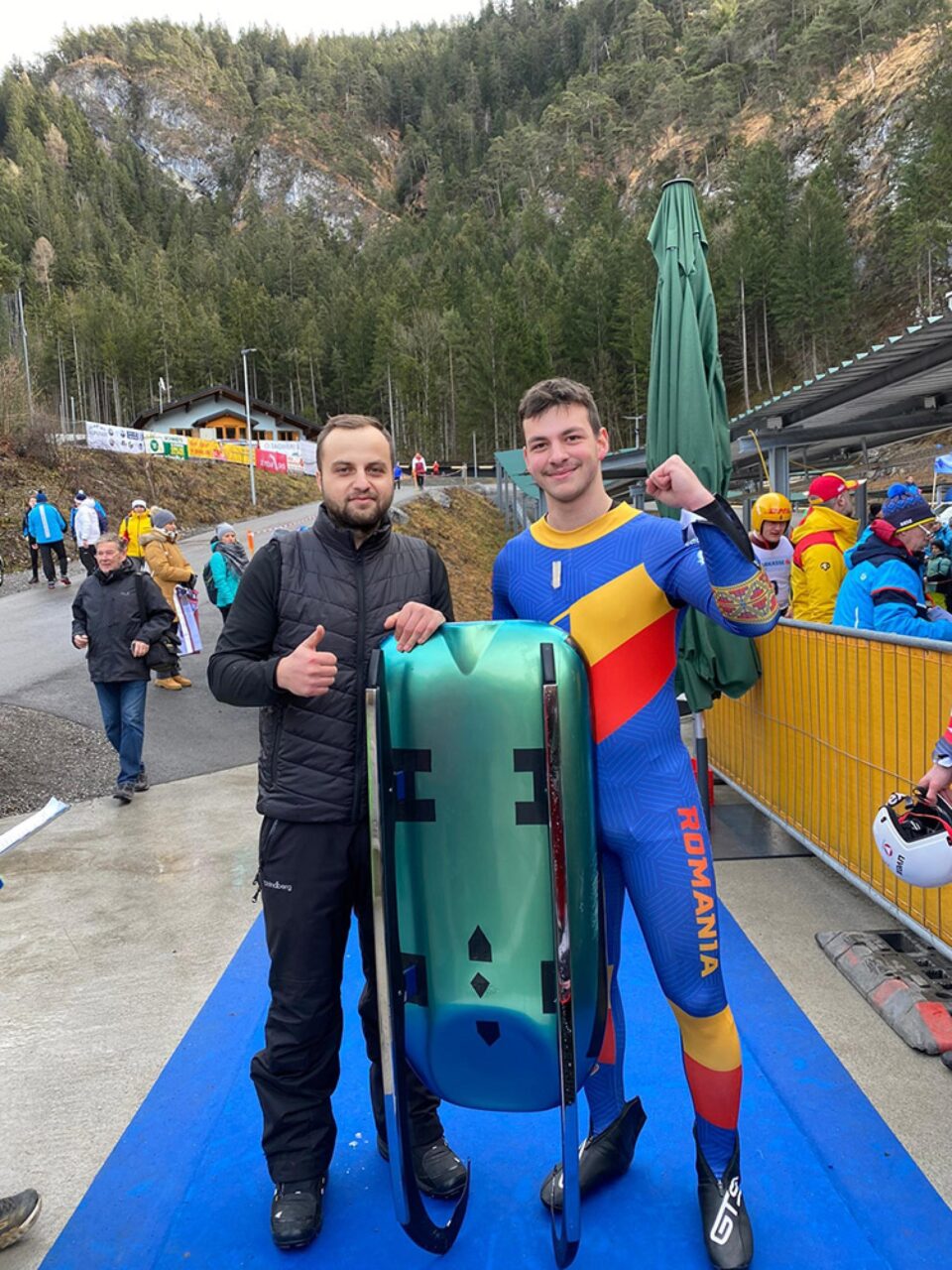 Antrenorul Ștefan Mușei alături de sportivul său