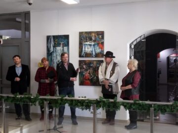 Lucrări ale pictorului ardelean Cornel Vana, care de 40 de ani trăiește din pictură, expuse în Foaierul Muzeului de Istorie