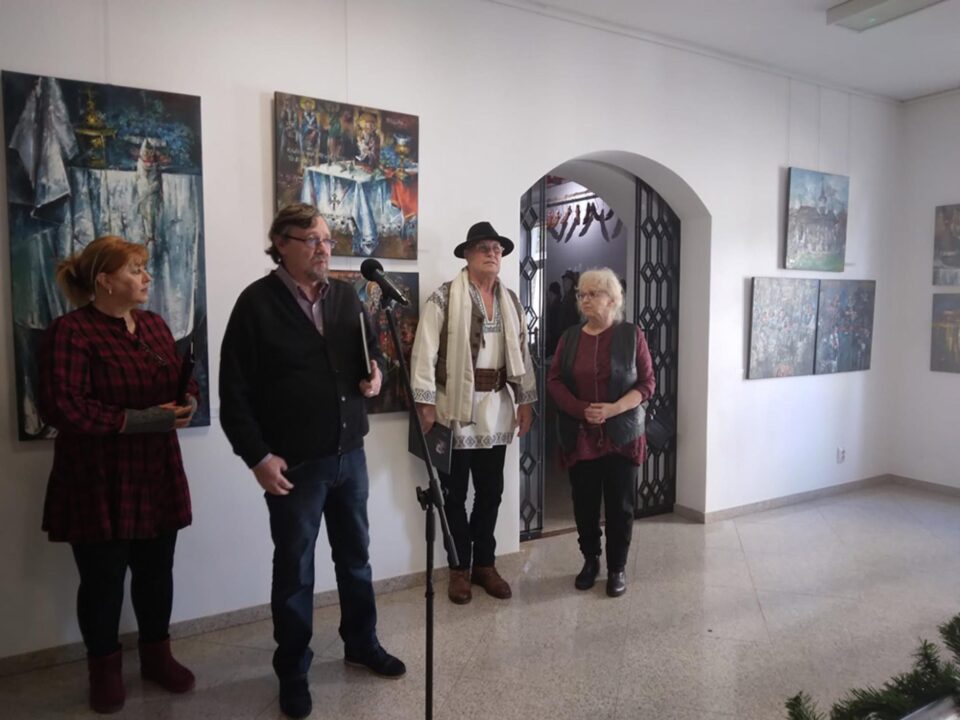 Lucrări ale pictorului ardelean Cornel Vana, expuse în Foaierul Muzeului de Istorie