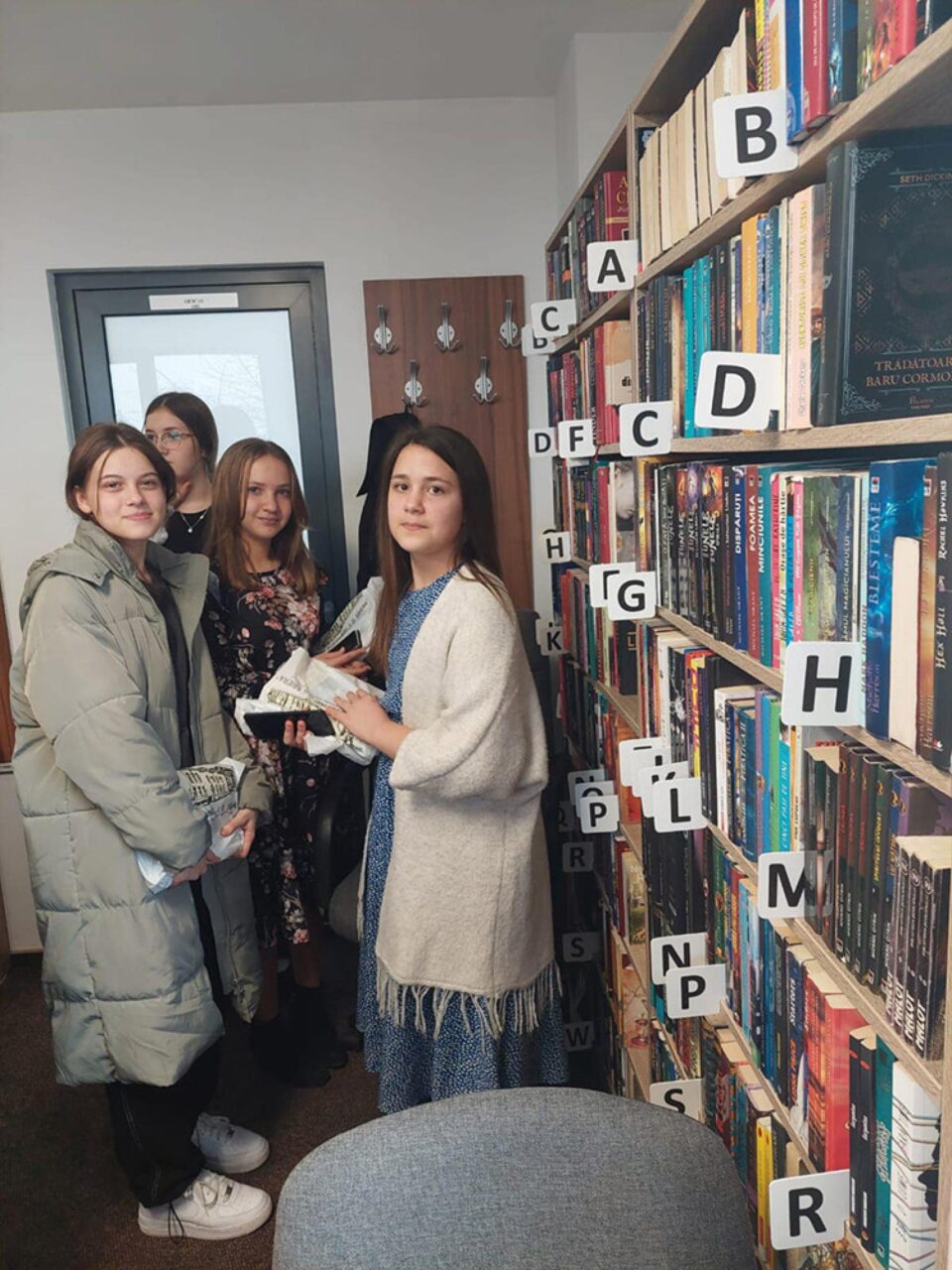 „Centrul Multifuncțional “Arta” din cartierul Ițcani include acum și o bibliotecă publică dotată cu un fond generos de carte „Centrul Multifuncțional “Arta” din cartierul Ițcani include acum și o bibliotecă publică dotată cu un fond generos de carte