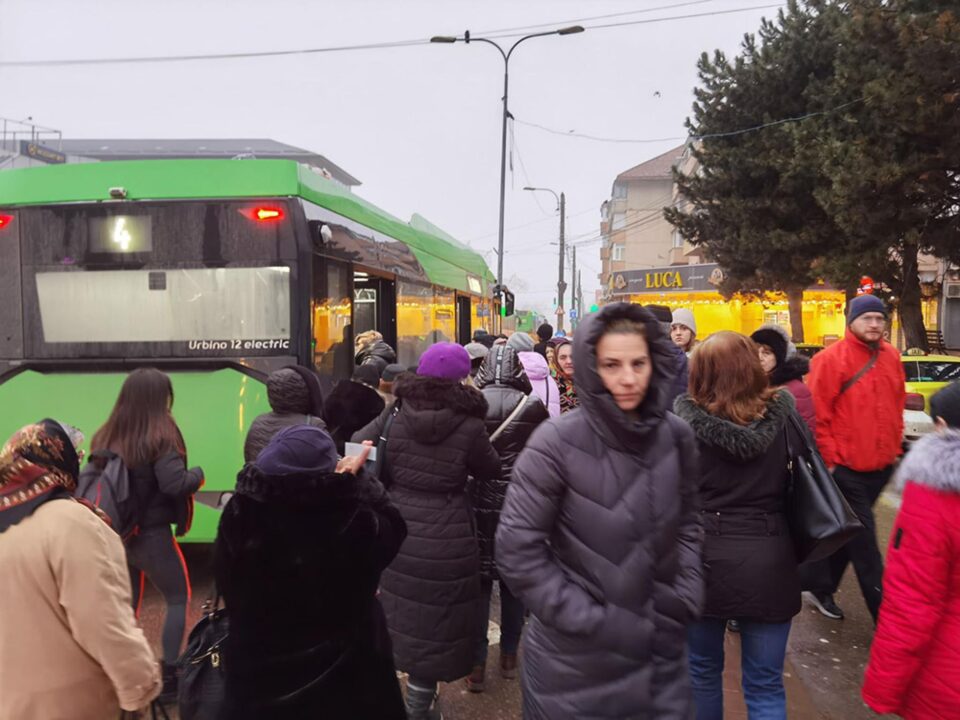 Primarul Sucevei a solicitat TPL să nu mai fracționeze călătoriile la stația Orizont, cauză a aglomerației din stație și din autobuze Primarul Sucevei a solicitat TPL să nu mai fracționeze călătoriile la stația Orizont, cauză a aglomerației din stație și din autobuze