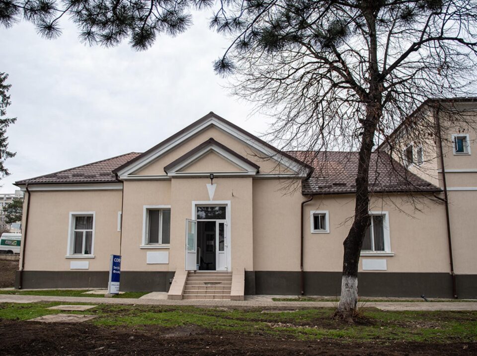 Pacienții medicului oncolog Anca Ababneh Dumitrovici, reținută de procurori, au fost preluați de ceilalți medici oncologi din spital Pacienții medicului oncolog Anca Ababneh Dumitrovici, reținută de procurori, au fost preluați de ceilalți medici oncologi din spital