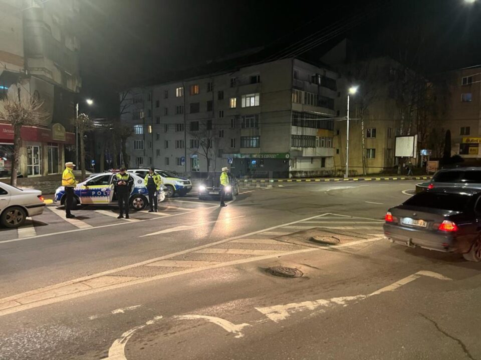Zeci de permise și certificate de înmatriculare, reținute de polițiști după o razie de proporții în trafic