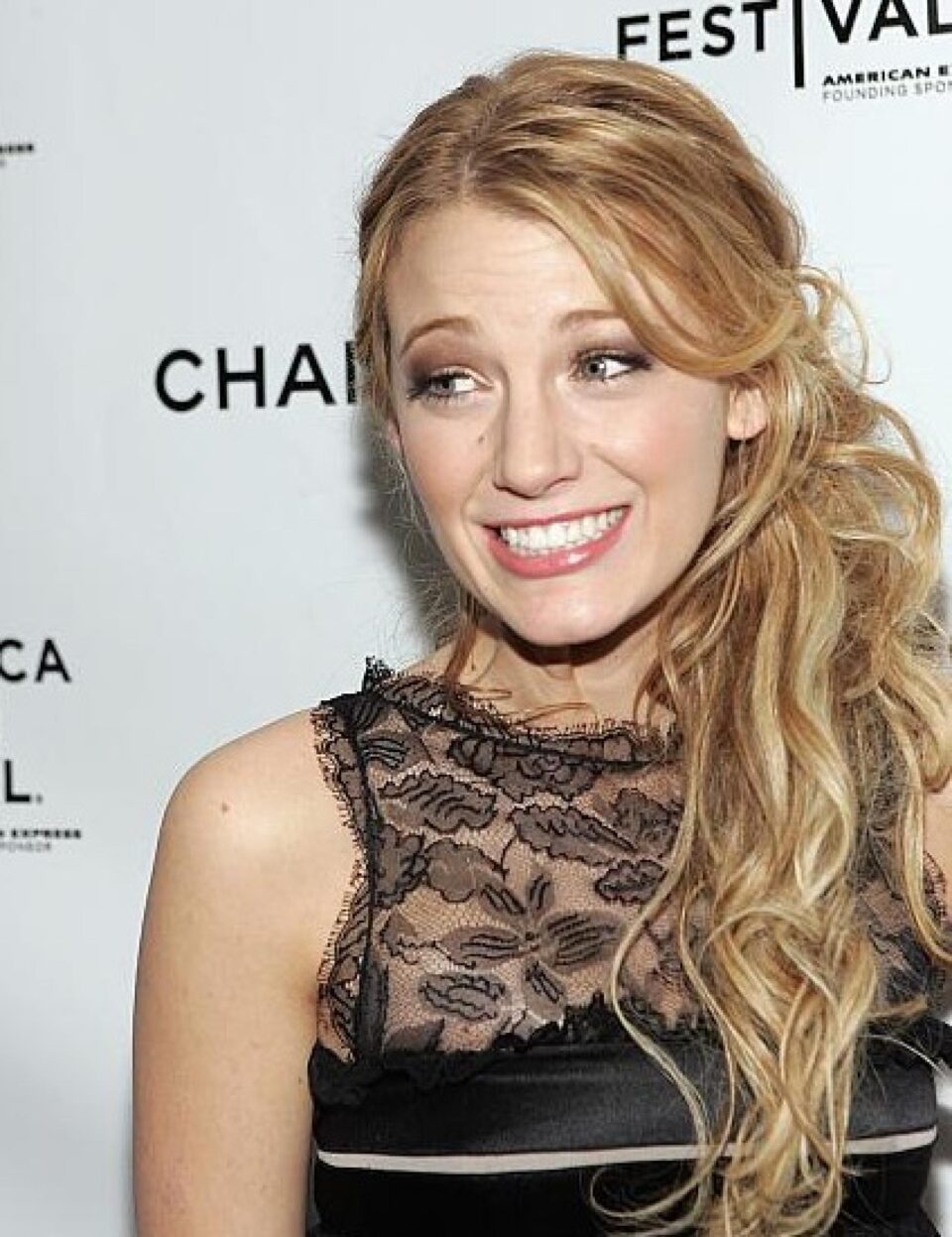 Limbajul nonverbal la Blake Lively – frica și disconfortul de a da o veste proastă