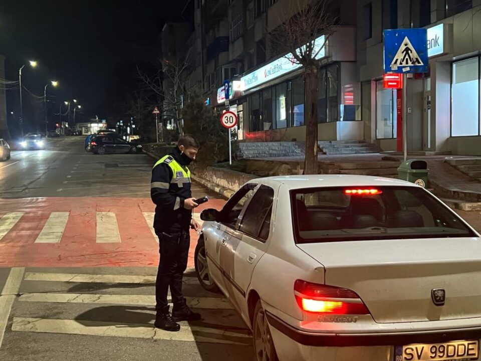 Zeci de permise și certificate de înmatriculare, reținute de polițiști după o razie de proporții în trafic