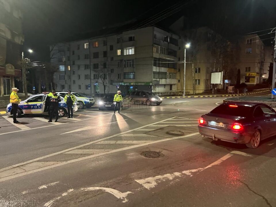 Zeci de permise și certificate de înmatriculare, reținute de polițiști după o razie de proporții în trafic