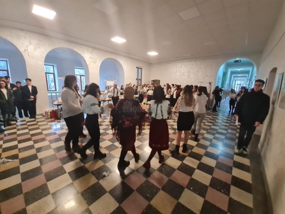 Unirea Principatelor Române a fost sărbătorită la Colegiul „E. Hurmuzachi” Rădăuți (9)