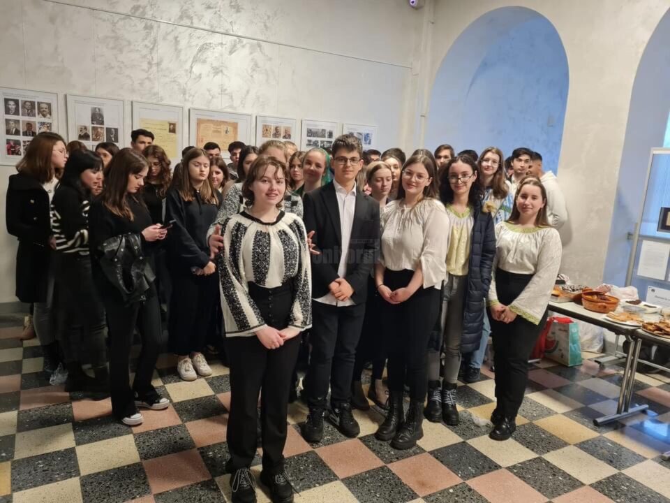 Unirea Principatelor Române a fost sărbătorită la Colegiul „E. Hurmuzachi” Rădăuți (9)