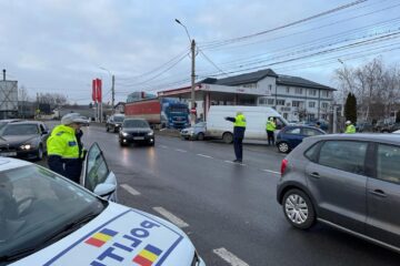 Șoferi vitezomani, fără permise de conducere, prinși de polițiști în trafic