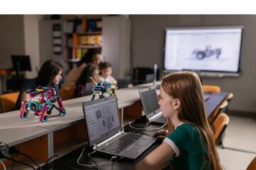 Două școli din județ vor beneficia de fonduri pentru digitalizare de circa 30.000 de euro