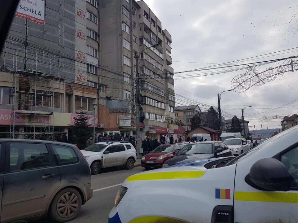 Dusterul alb în care se afla bărbatul care a decedat