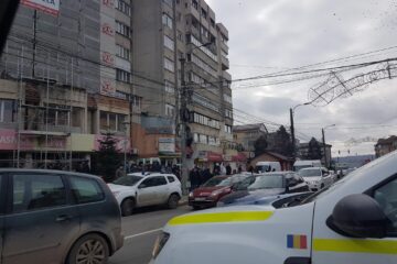 Dusterul alb în care se afla bărbatul care a decedat